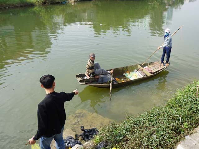 Người[-]thả[-]cá,[-]người[-]chờ[-]sẵn...[-]chích[-]điện[-]vợt[-]cá!